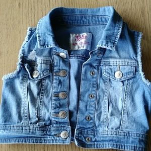 Girls Justice sleeveless Denim jacket size 6/7